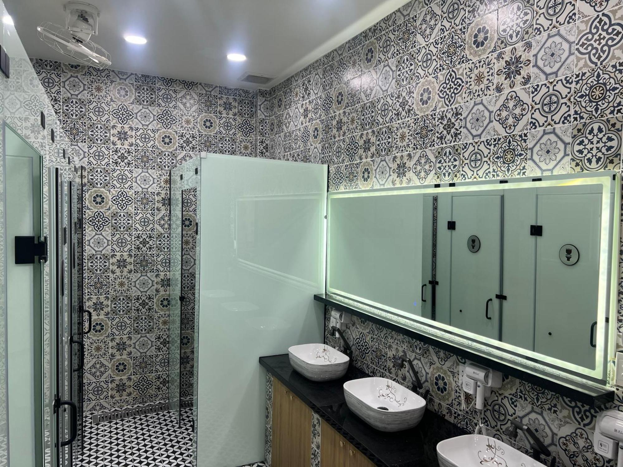Khách sạn hẻo lánh Amango Le Thi Rieng *